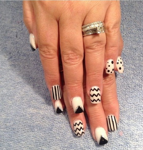 black-and-white-acrylic-nail-designs-67-17 Modele de unghii acrilice alb-negru