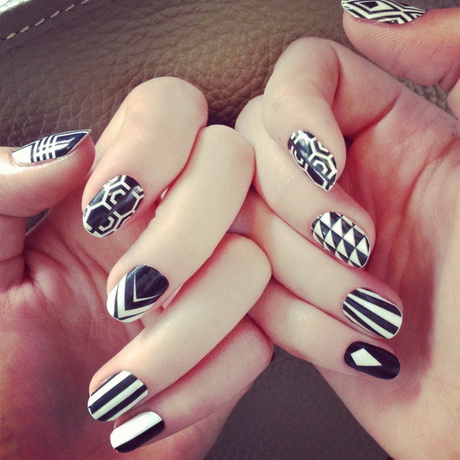 black-and-white-nail-designs-for-short-nails-79-17 Modele de unghii alb-negru pentru unghii scurte