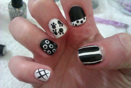 black-and-white-nail-designs-for-short-nails-79-3 Modele de unghii alb-negru pentru unghii scurte