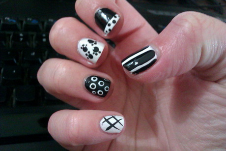 black-and-white-nail-designs-for-short-nails-79-5 Modele de unghii alb-negru pentru unghii scurte