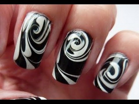 black-and-white-nail-designs-for-short-nails-79-7 Modele de unghii alb-negru pentru unghii scurte