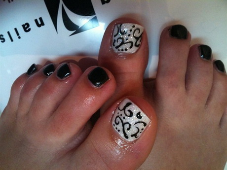 black-and-white-toe-nail-designs-04-6 Modele de unghii alb-negru