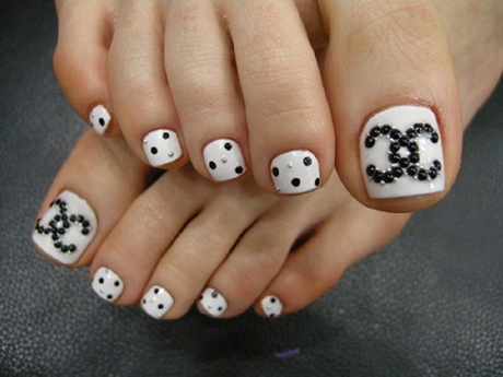 black-and-white-toe-nail-designs-04-9 Modele de unghii alb-negru