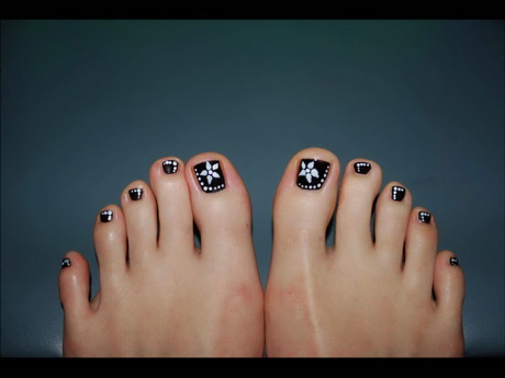 black-and-white-toe-nail-designs-04 Modele de unghii alb-negru