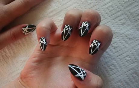black-nails-with-design-88-19 Cuie negre cu design