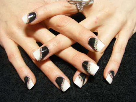 black-white-and-silver-nail-designs-99-10 Modele de unghii alb-negru și argintiu