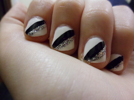 black-white-and-silver-nail-designs-99-17 Modele de unghii alb-negru și argintiu