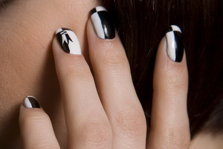 black-white-nail-designs-15-12 Modele de unghii alb-negru