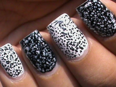 cute-black-and-white-nail-designs-46-18 Modele drăguțe de unghii alb-negru
