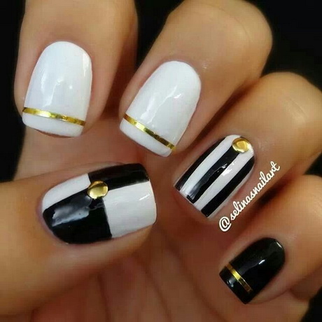 cute-black-and-white-nail-designs-46-19 Modele drăguțe de unghii alb-negru