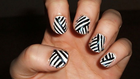 cute-black-and-white-nail-designs-46-20 Modele drăguțe de unghii alb-negru