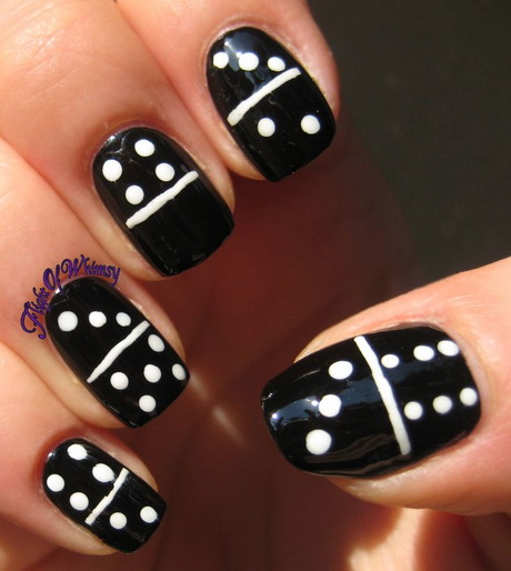 cute-black-nail-designs-04-12 Modele drăguțe de unghii negre