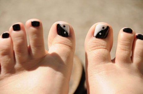 cute-designs-for-toenails-04-12 Modele drăguțe pentru unghiile de la picioare