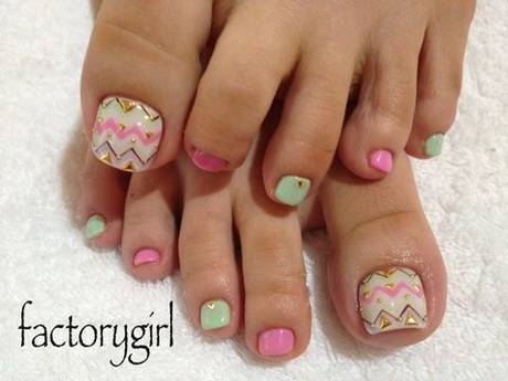 cute-designs-for-toenails-04-17 Modele drăguțe pentru unghiile de la picioare