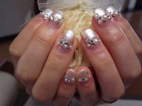 cute-nail-designs-with-rhinestones-90-14 Modele drăguțe de unghii cu pietre