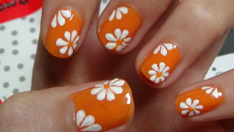 easy-flower-nail-designs-60-5 Modele ușoare de unghii cu flori