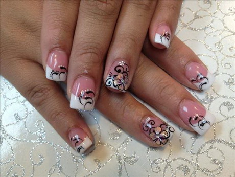 french-nails-with-design-08-14 Unghiile franceze cu design