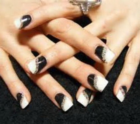 nail-designs-with-black-25 Modele de unghii cu negru