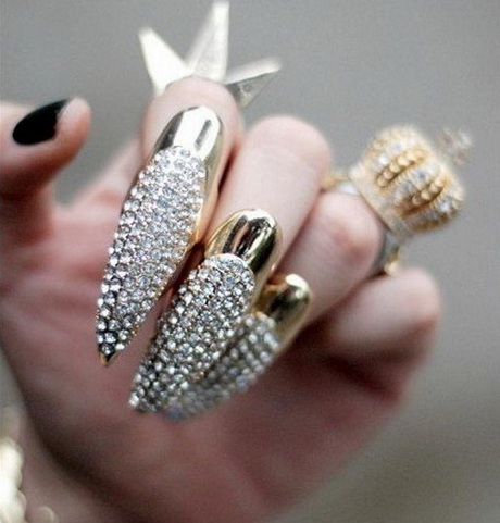 Modele de unghii cu diamante