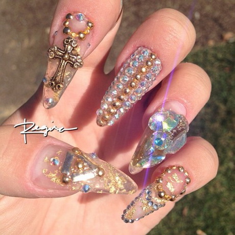 nail-designs-with-gems-12-13 Modele de unghii cu pietre prețioase