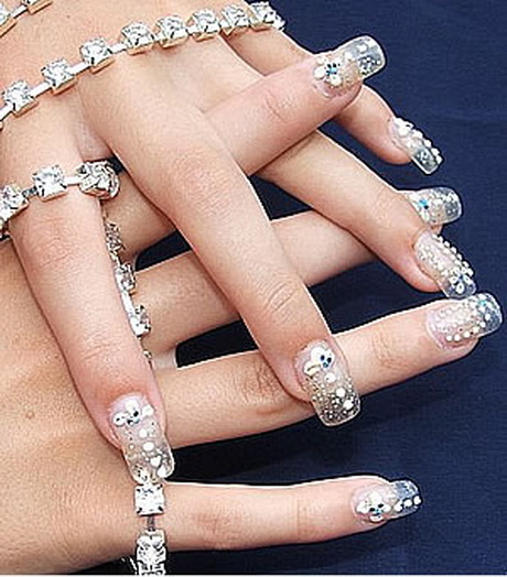 nails-designs-with-rhinestones-62-15 Cuie modele cu pietre