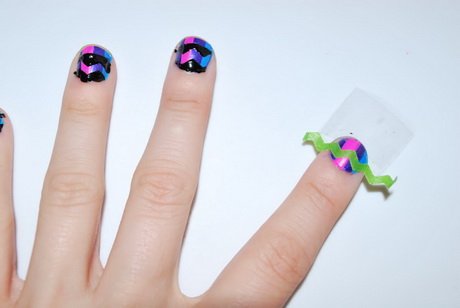 nails-with-tape-61-6 Cuie cu bandă