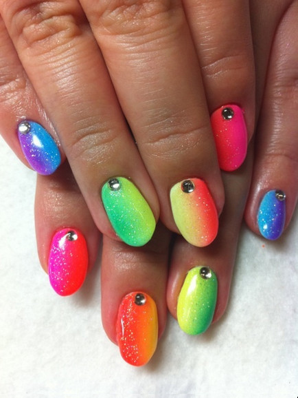 Neon nail art