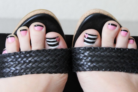 pink-and-black-toe-nail-designs-96-13 Modele de unghii roz și negru