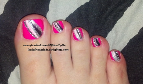 pink-and-black-toe-nail-designs-96-18 Modele de unghii roz și negru