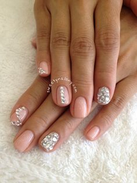 Strasuri nail art