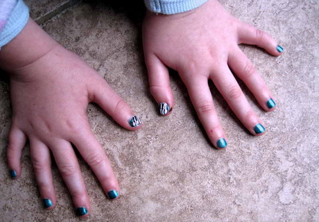 simple-nail-designs-for-kids-17-10 Modele simple de unghii pentru copii