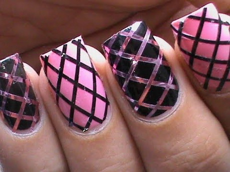 tape-nail-art-ideas-29-17 Idei de artă pentru unghii