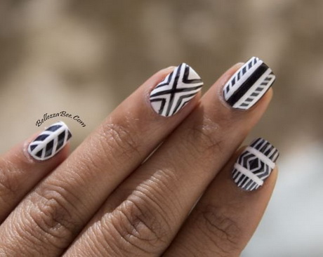 white-and-black-nail-design-38-7 Design de unghii alb și negru