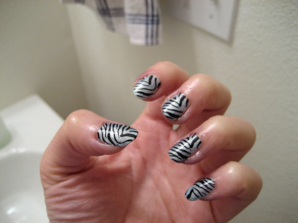 Zebra print nail art