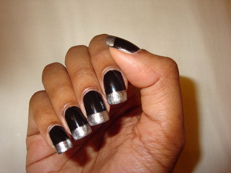 black-nail-design-ideas-84-17 Idei de design de unghii negre