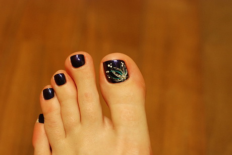 easy-nail-polish-designs-for-toes-01-12 Modele ușoare de lacuri de unghii pentru degetele de la picioare