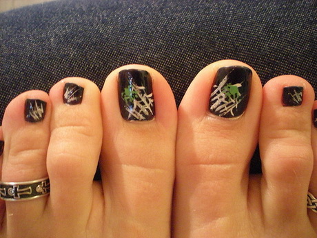 nail-art-designs-on-toes-71-15 Nail art modele pe degetele de la picioare