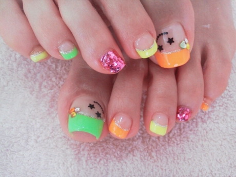 nail-art-designs-on-toes-71-7 Nail art modele pe degetele de la picioare