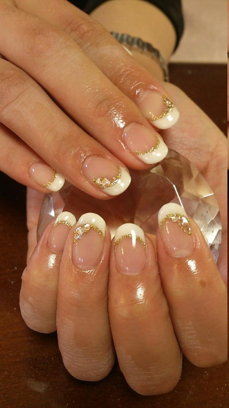 french-white-nails-80_13 Unghiile albe franceze