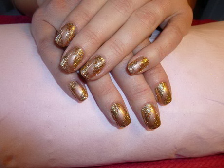gold-christmas-nail-designs-37_13 Modele de unghii de aur de Crăciun