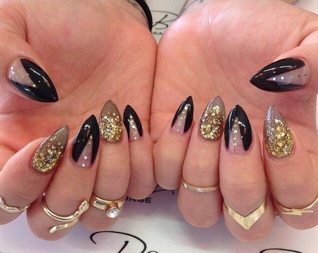 black-and-gold-gel-nail-designs-21_14 Modele de unghii cu gel negru și auriu