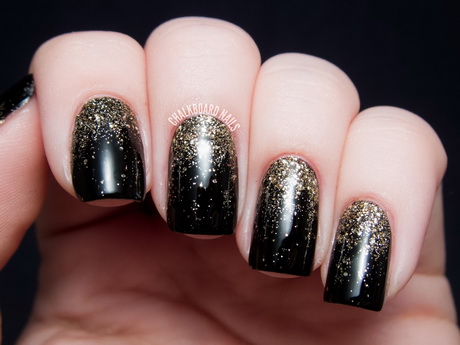 black-and-gold-gel-nail-designs-21_5 Modele de unghii cu gel negru și auriu