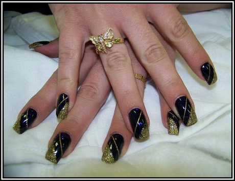 black-and-gold-gel-nail-designs-21_8 Modele de unghii cu gel negru și auriu