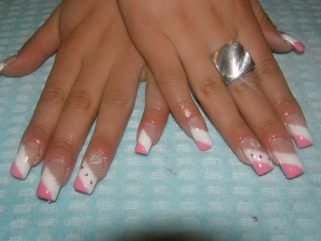 pink-and-white-gel-nail-designs-06_17 Modele de unghii cu gel roz și alb