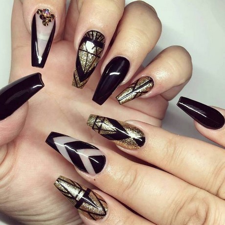 black-and-gold-nails-05_12 Cuie negre și aurii