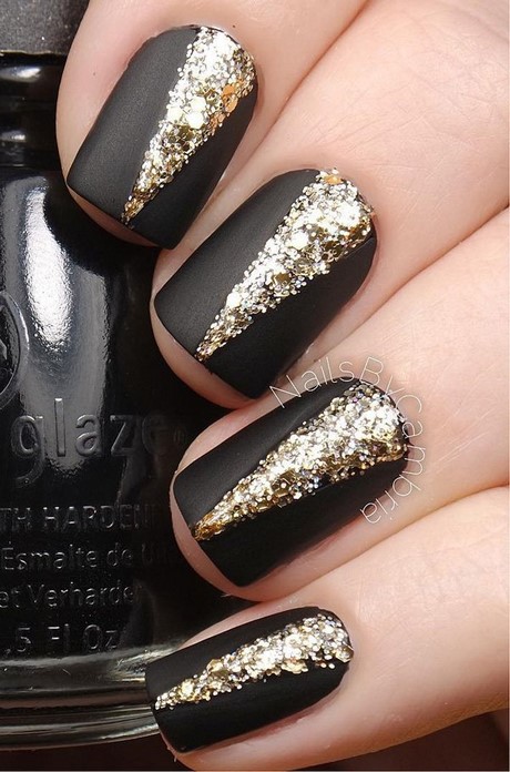 black-and-gold-nail-art-designs-76 Modele de unghii negre și aurii