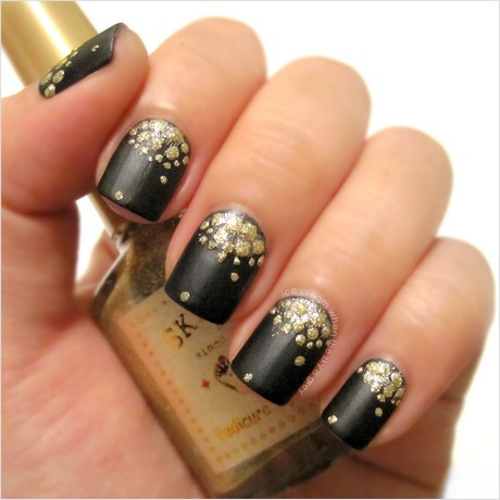 black-and-gold-nail-art-designs-76_16 Modele de unghii negre și aurii