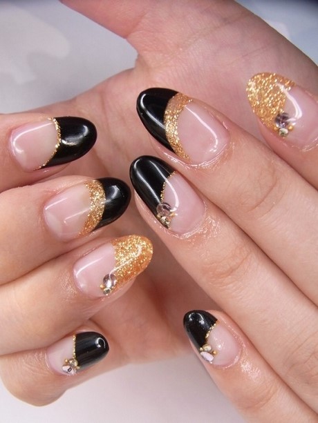 black-and-gold-nail-polish-designs-93_16 Modele de lacuri de unghii negre și aurii