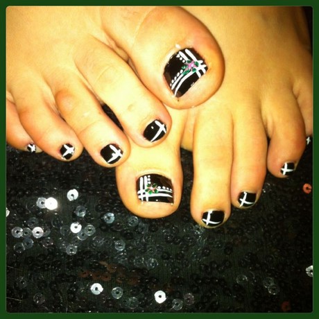 black-and-white-toe-nail-art-37_11 Alb-negru deget de la picior nail art