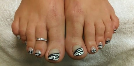 black-and-white-toe-nail-art-37_15 Alb-negru deget de la picior nail art